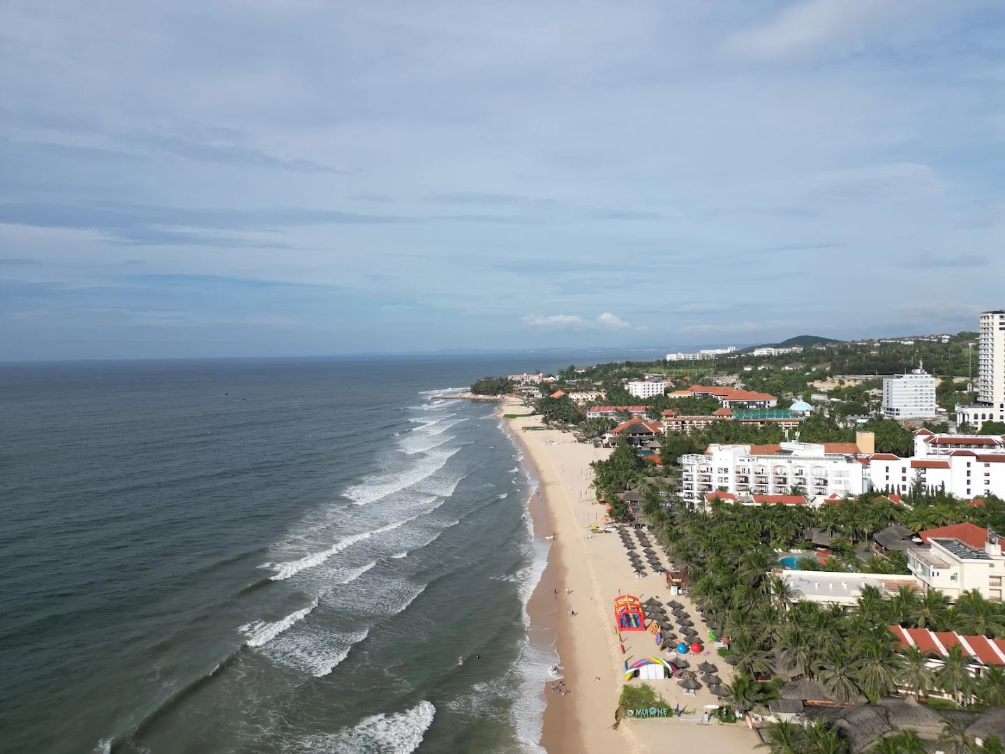 Biển Hàm Tiến nhìn từ trên cao